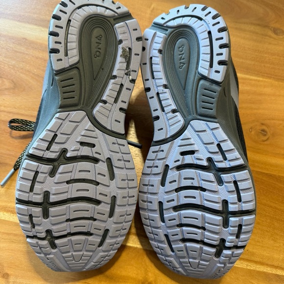 Brooks Women’s Anthem 5 Neutral Running Shoe - Picture 2 of 9